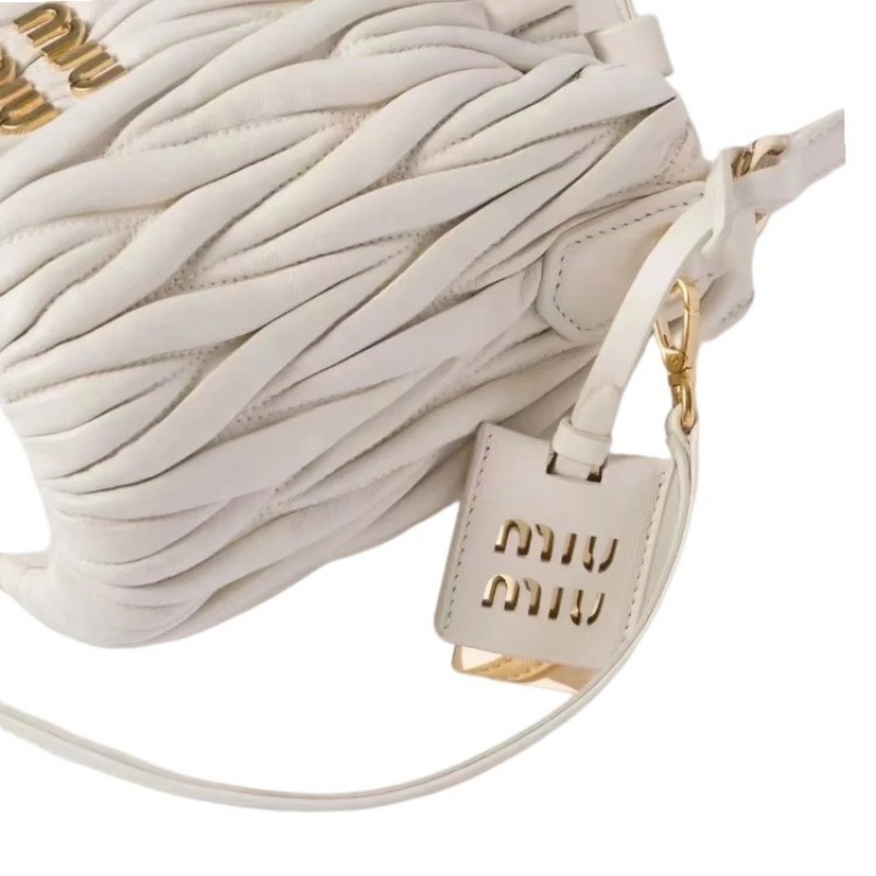 miumiu 水桶包 (白)-2