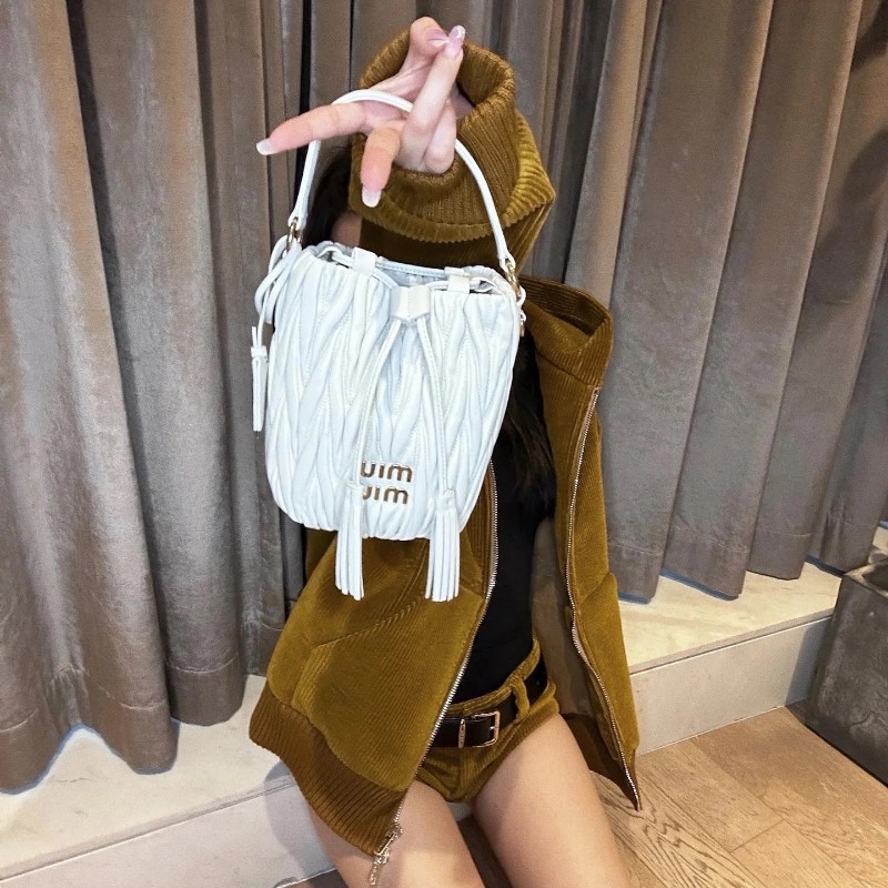 miumiu 水桶包 (白)-5