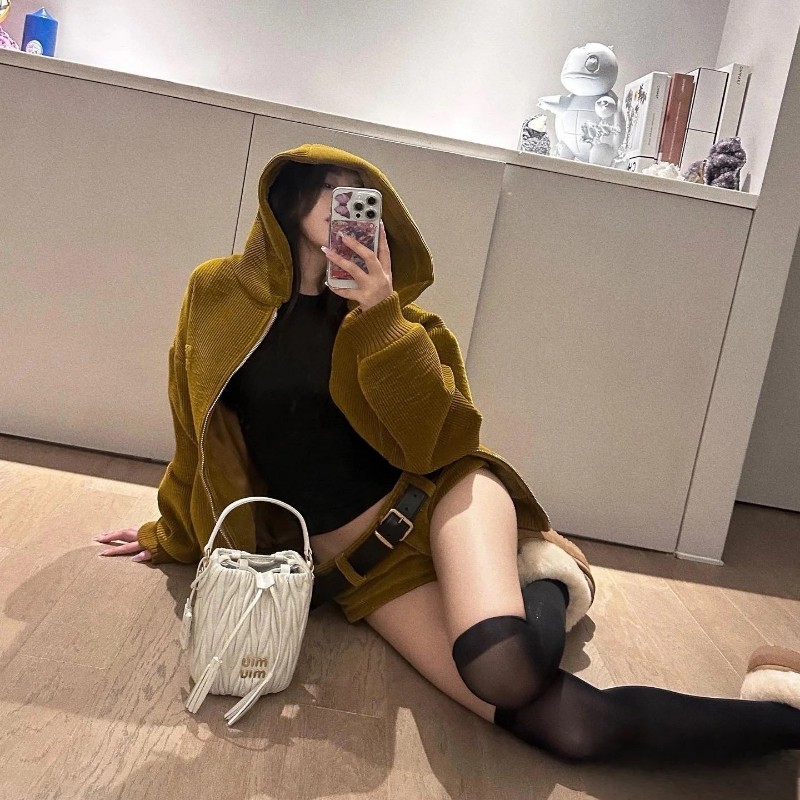 miumiu 水桶包 (白)-6