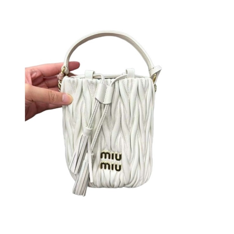 miumiu 水桶包 (白)-9