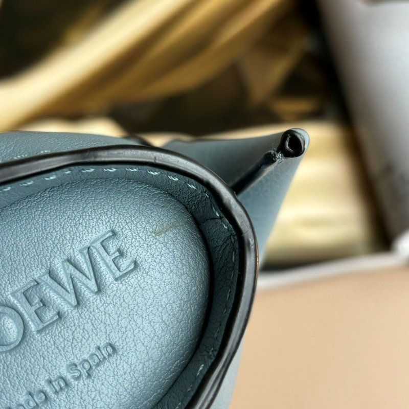 ::LOEWE:: 藍色皮革 藍色大象 吊飾零錢包-4