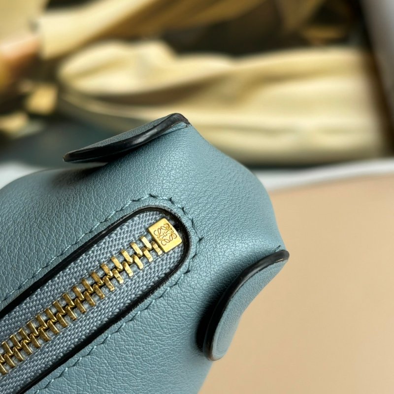 ::LOEWE:: 藍色皮革 藍色大象 吊飾零錢包-7