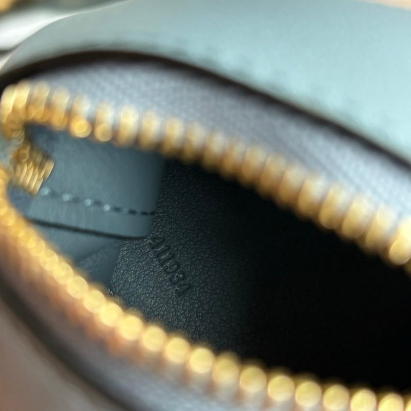 ::LOEWE:: 藍色皮革 藍色大象 吊飾零錢包-8