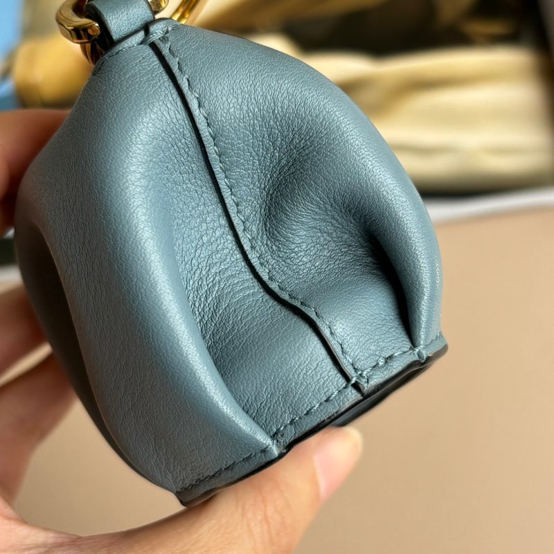 ::LOEWE:: 藍色皮革 藍色大象 吊飾零錢包-10