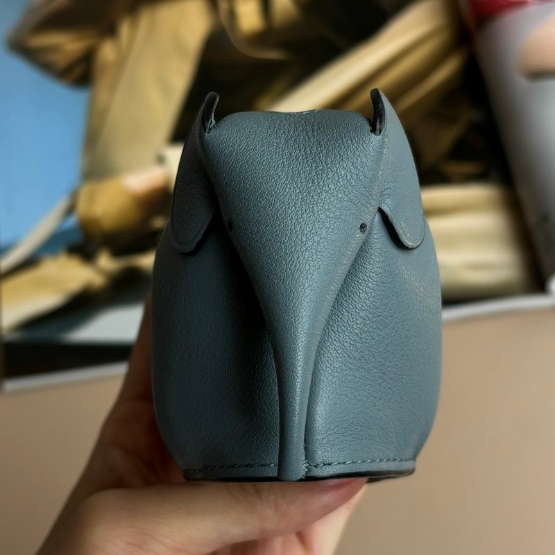 ::LOEWE:: 藍色皮革 藍色大象 吊飾零錢包-11