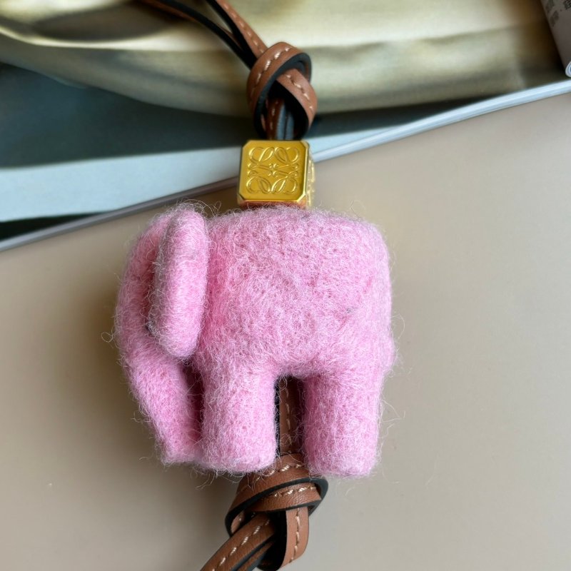 ::LOEWE:: 粉色羊毛氈 大象 吊飾掛飾-1