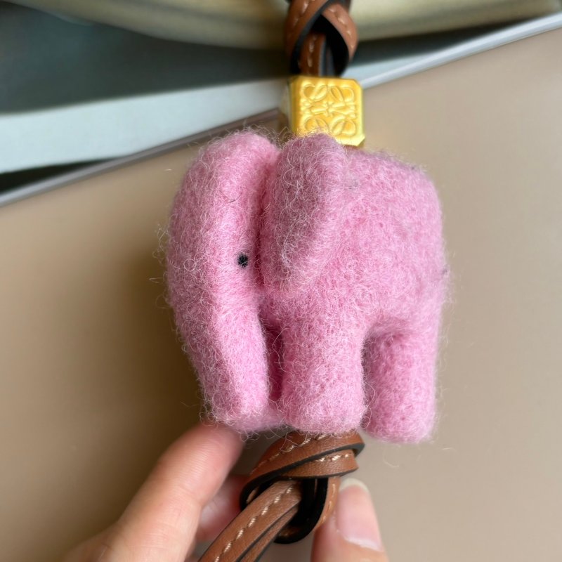 ::LOEWE:: 粉色羊毛氈 大象 吊飾掛飾-2