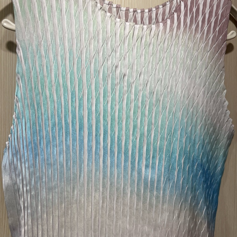 三宅一生ISSEY MIYAKE 瀰漫弦褶漸變魚鱗洋裝-1