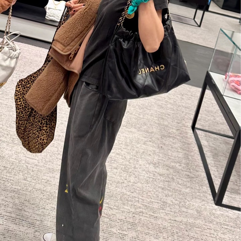 CHANEL 22BAG 稀有橫版 黑/金扣 24C-3