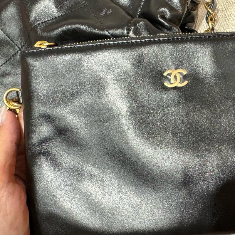 CHANEL 22BAG 稀有橫版 黑/金扣 24C-18