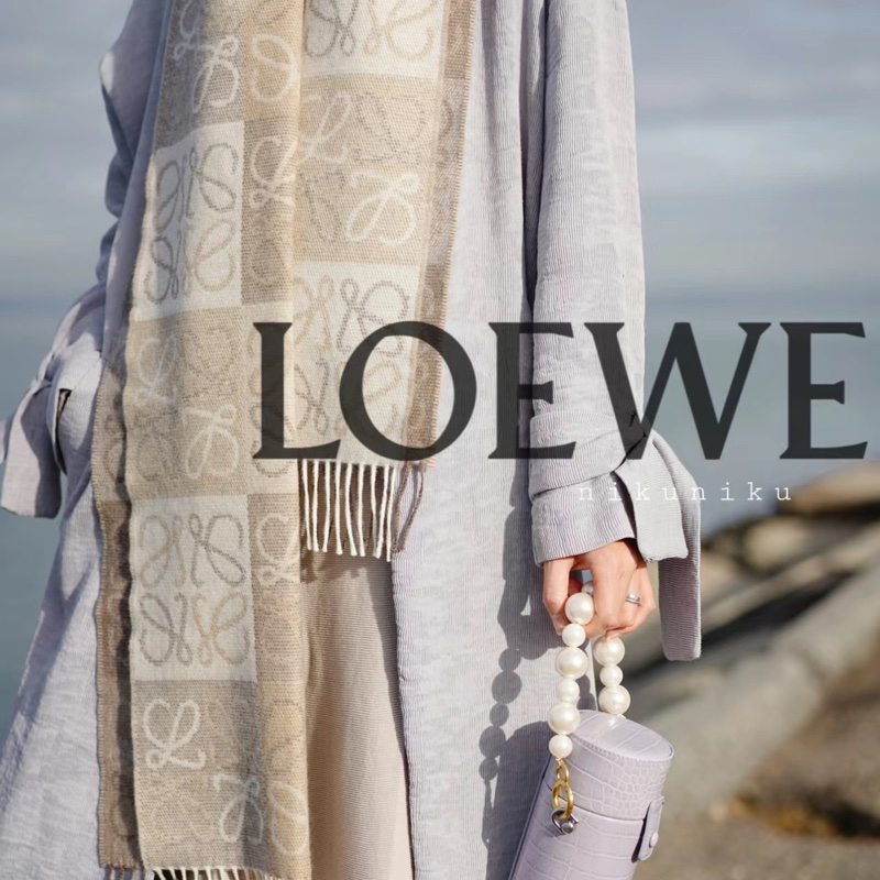 Loewe 棋盤格雙面老花logo羊絨圍巾-0