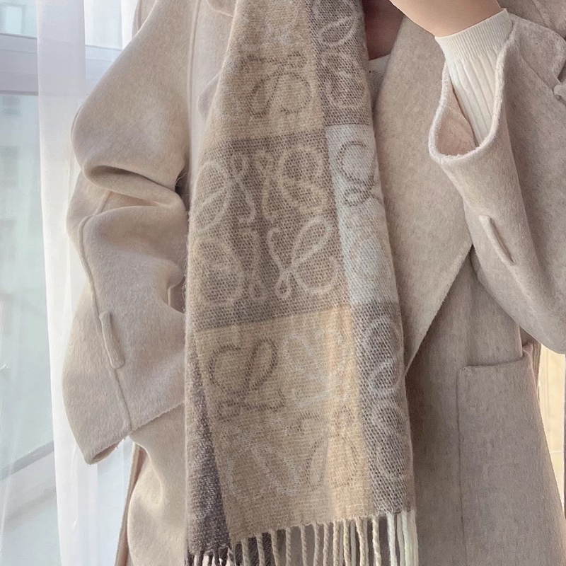 Loewe 棋盤格雙面老花logo羊絨圍巾-1