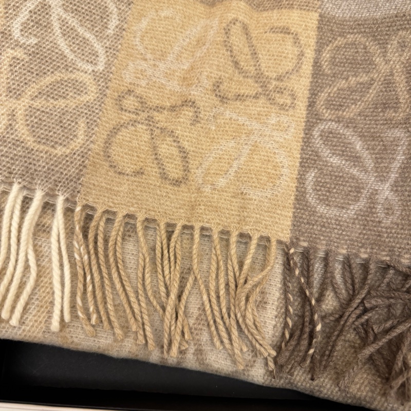 Loewe 棋盤格雙面老花logo羊絨圍巾-3