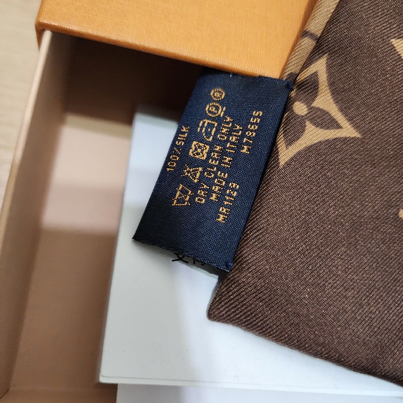 lv 經典長絲巾-1