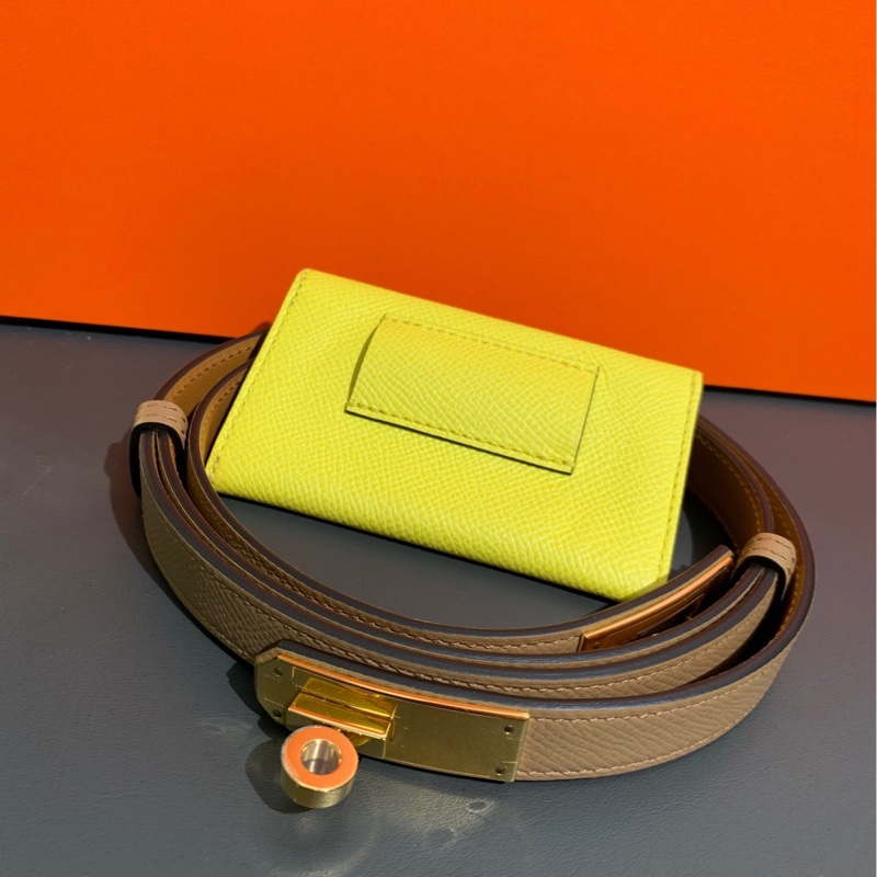 Hermes愛馬仕Kelly pocket檸檬金扣u刻內拼酪梨綠腰帶卡包-1