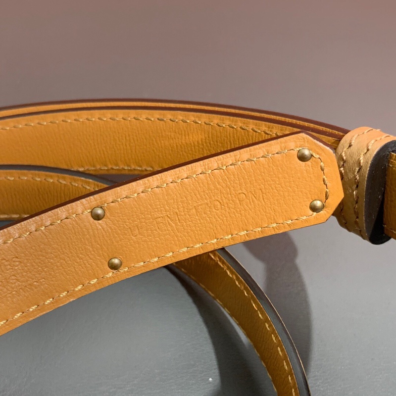 Hermes愛馬仕Kelly pocket檸檬金扣u刻內拼酪梨綠腰帶卡包-3