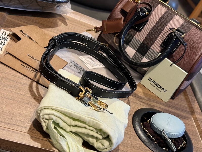全新2024新品 Burberry 迷你格紋波士頓包保齡球包 深樺木棕-0
