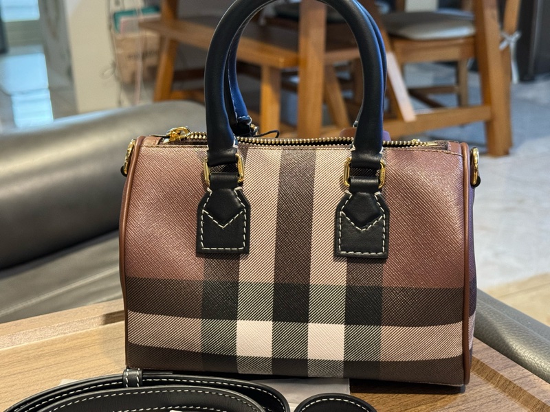 全新2024新品 Burberry 迷你格紋波士頓包保齡球包 深樺木棕-1