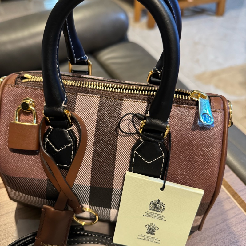 全新2024新品 Burberry 迷你格紋波士頓包保齡球包 深樺木棕-2
