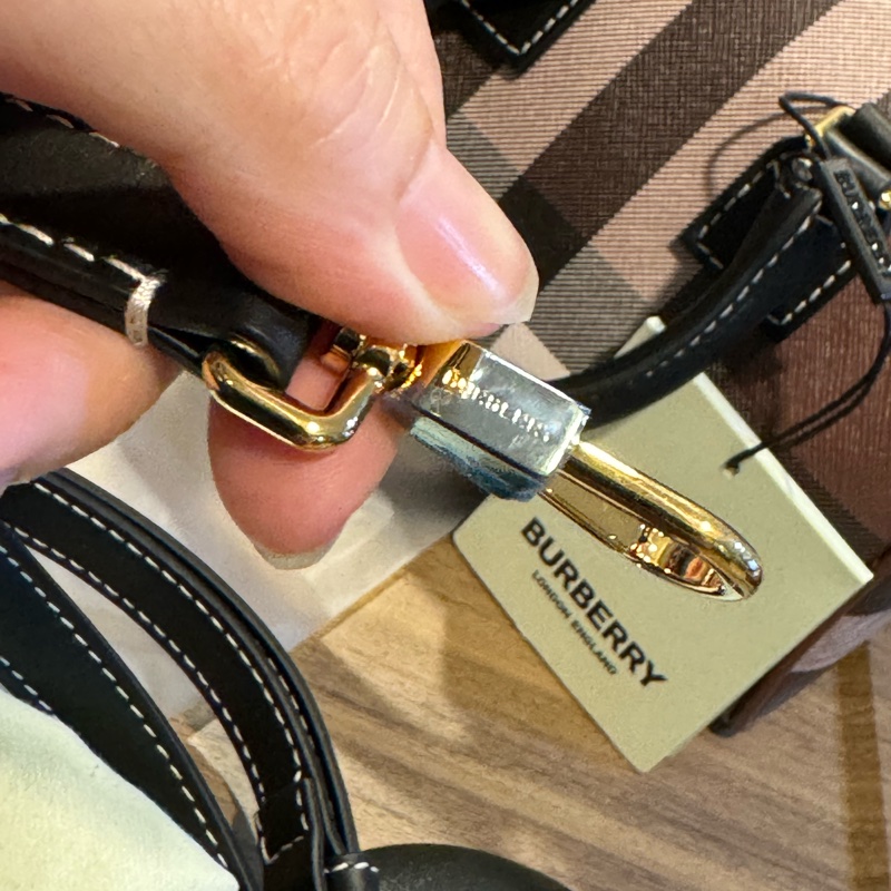 全新2024新品 Burberry 迷你格紋波士頓包保齡球包 深樺木棕-18