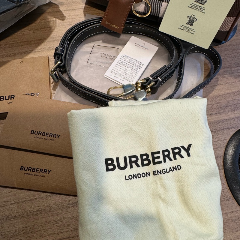 全新2024新品 Burberry 迷你格紋波士頓包保齡球包 深樺木棕-29
