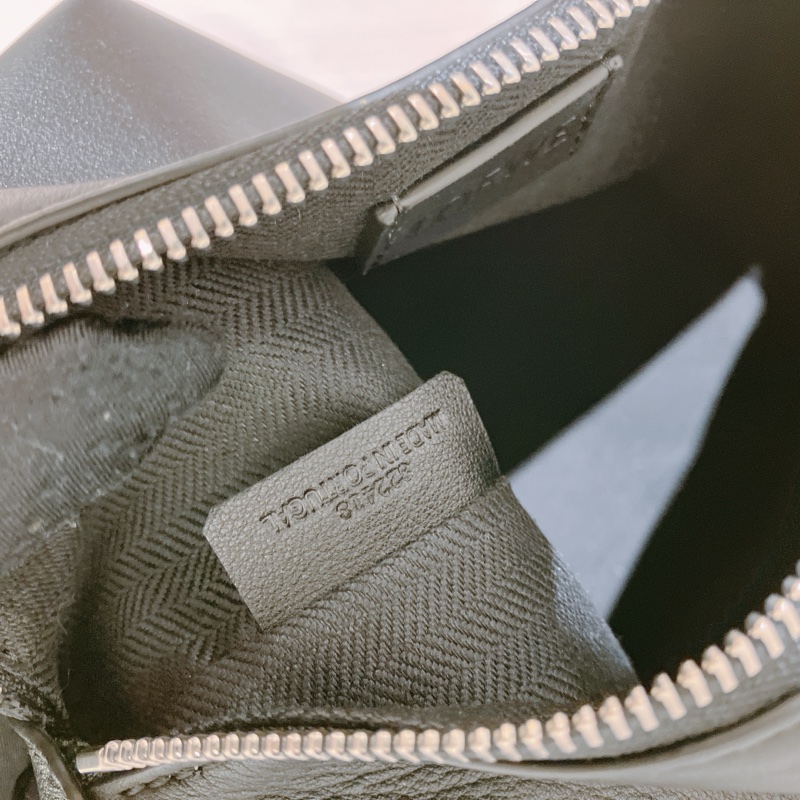 LOEWE 挪威小號不織布帶包包CUBI SMALL CROSSBODY BAG LAMBSKIN-9