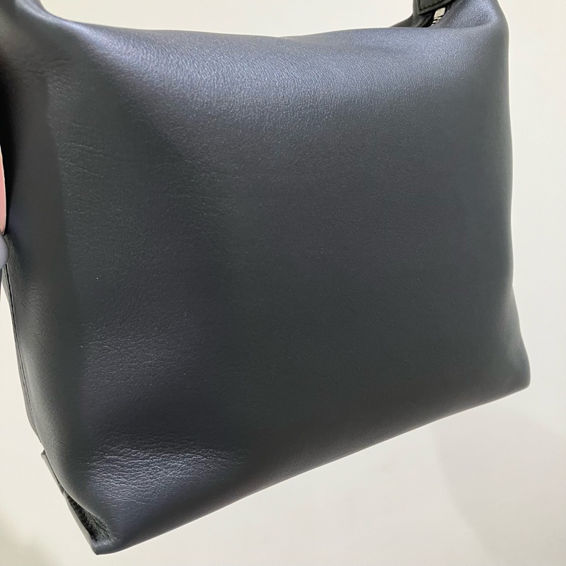 LOEWE 挪威小號不織布帶包包CUBI SMALL CROSSBODY BAG LAMBSKIN-10