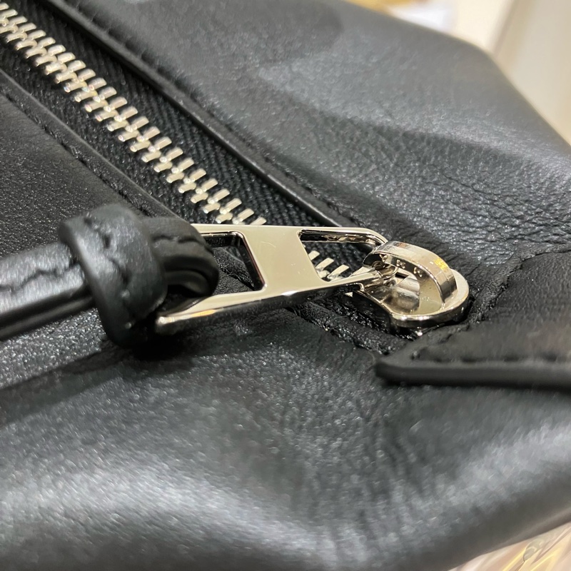 LOEWE 挪威小號不織布帶包包CUBI SMALL CROSSBODY BAG LAMBSKIN-16