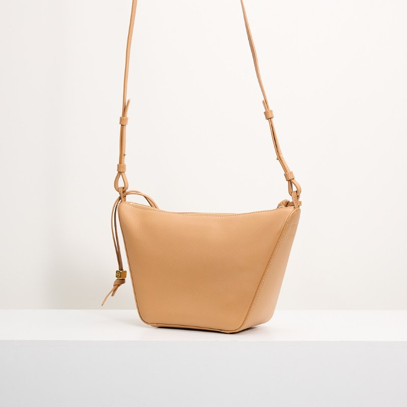 Loewe hammock hobo暖沙色-3