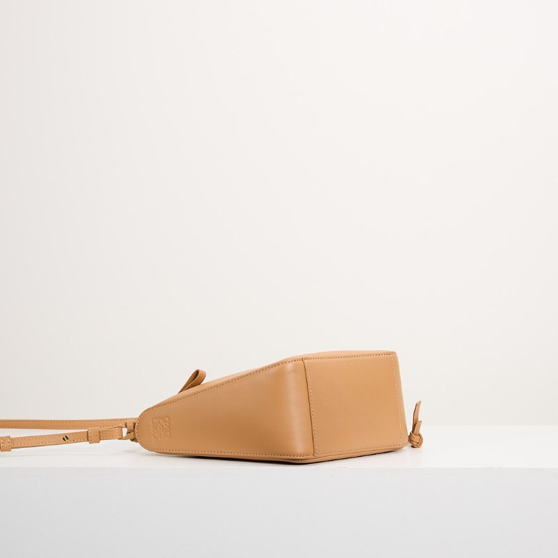 Loewe hammock hobo暖沙色-6