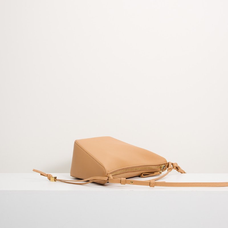 Loewe hammock hobo暖沙色-8