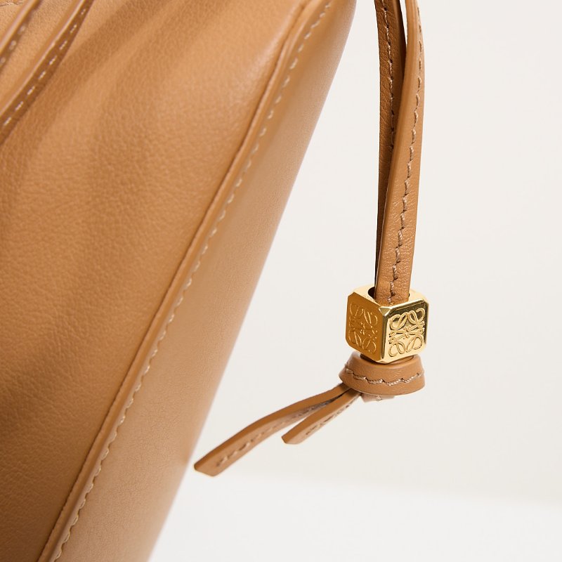 Loewe hammock hobo暖沙色-11