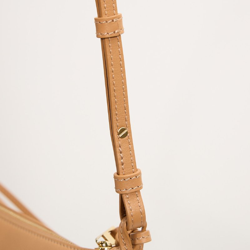 Loewe hammock hobo暖沙色-15