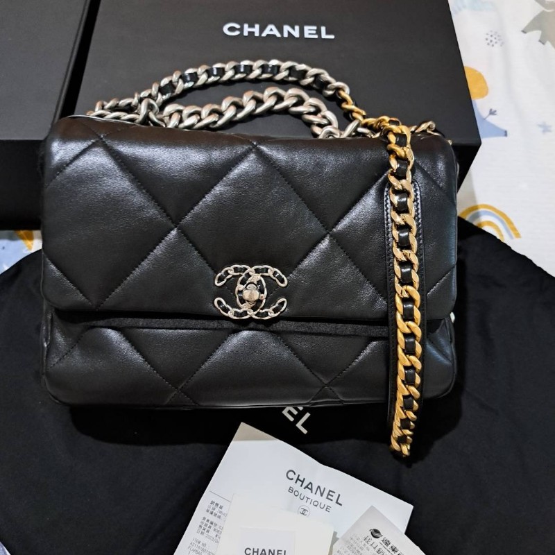 Chanel 19 黑色銀釦中號口蓋包-0