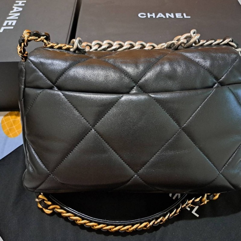 Chanel 19 黑色銀釦中號口蓋包-1