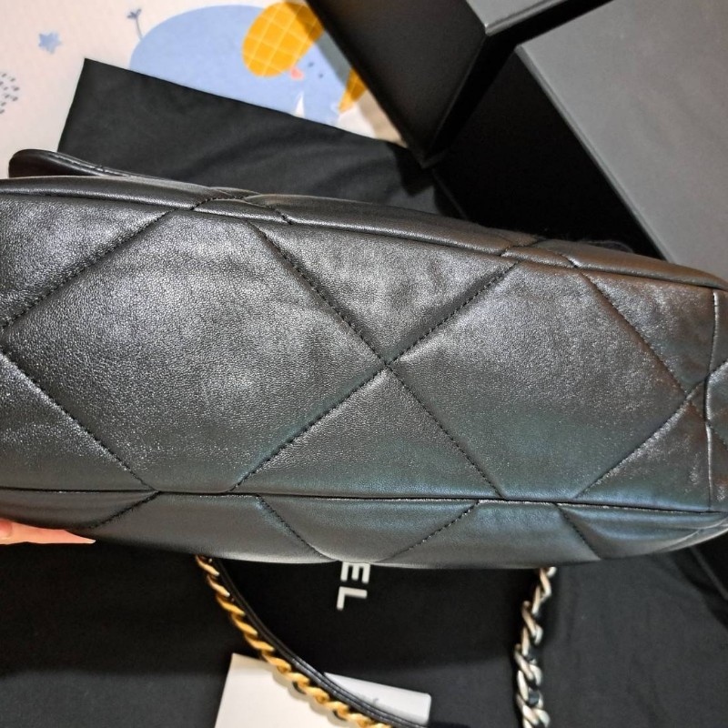 Chanel 19 黑色銀釦中號口蓋包-10