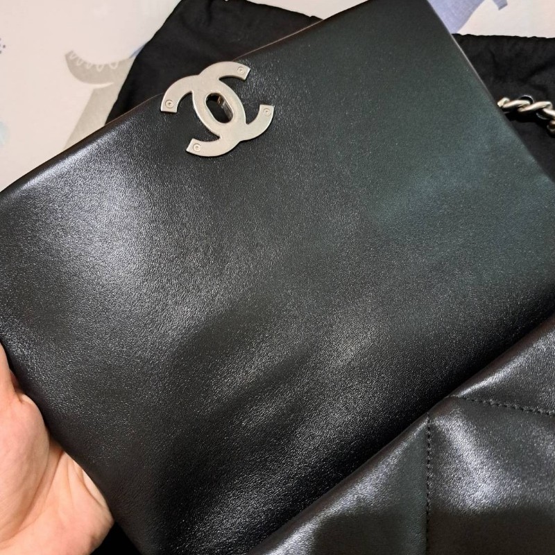 Chanel 19 黑色銀釦中號口蓋包-12