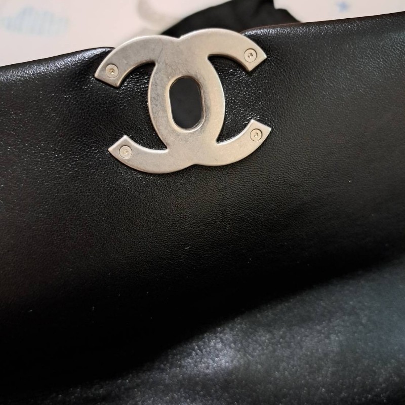 Chanel 19 黑色銀釦中號口蓋包-14