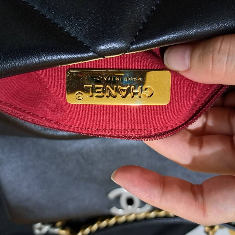 Chanel 19 黑色銀釦中號口蓋包-15