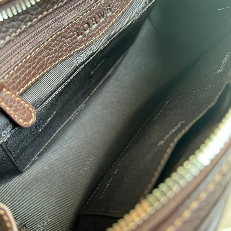 ::LOEWE:: 咖色皮革VINTAGE 80S Y2K 手提包 腋下包 加吊飾超可愛-17