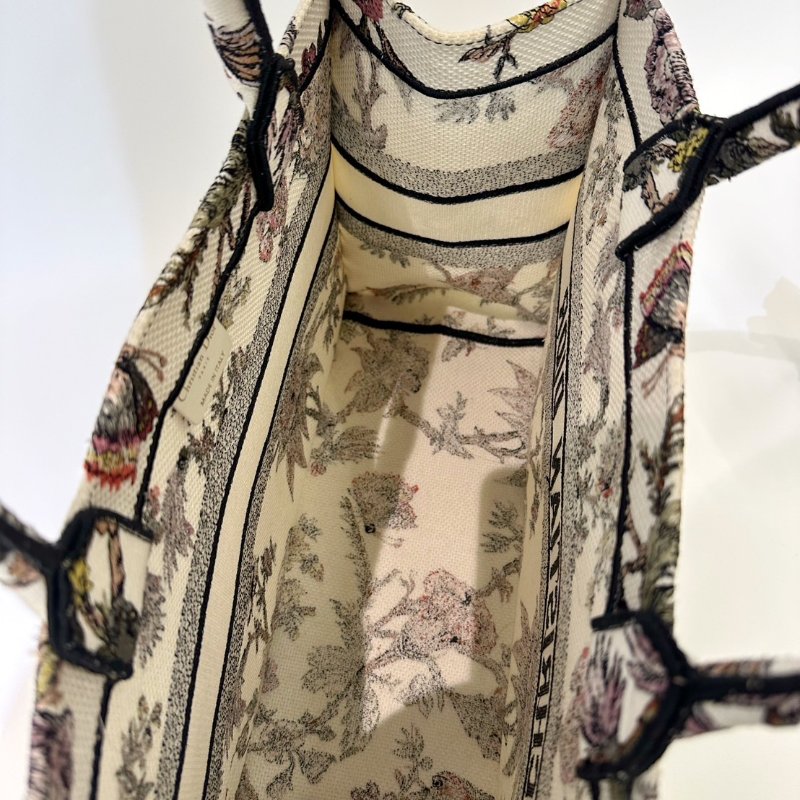 Dior 白底彩色花卉刺繡中號BookTote托特包-4