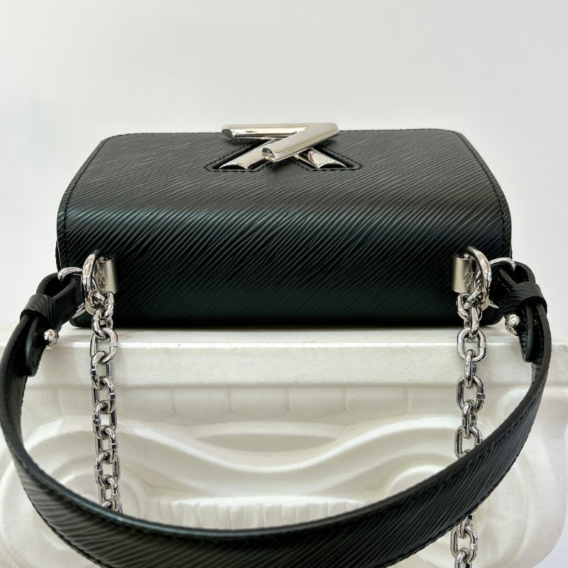 LV M21118 Twist Epi牛皮字母轉鎖鍊帶肩背包/斜背包-2