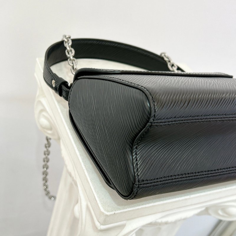 LV M21118 Twist Epi牛皮字母轉鎖鍊帶肩背包/斜背包-10