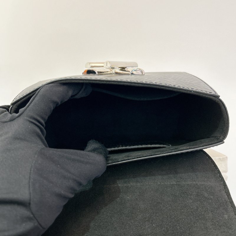 LV M21118 Twist Epi牛皮字母轉鎖鍊帶肩背包/斜背包-12