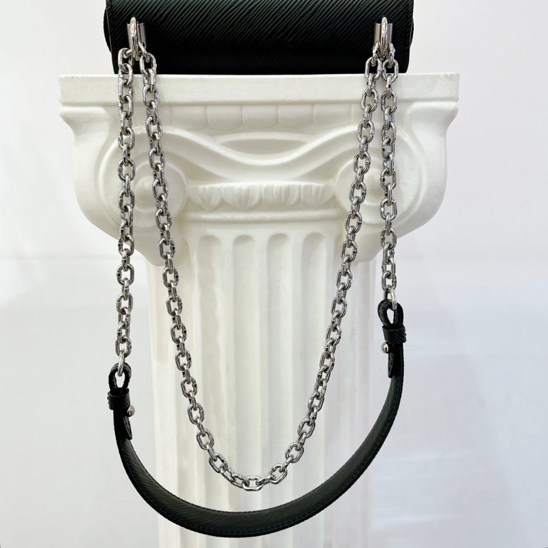 LV M21118 Twist Epi牛皮字母轉鎖鍊帶肩背包/斜背包-17