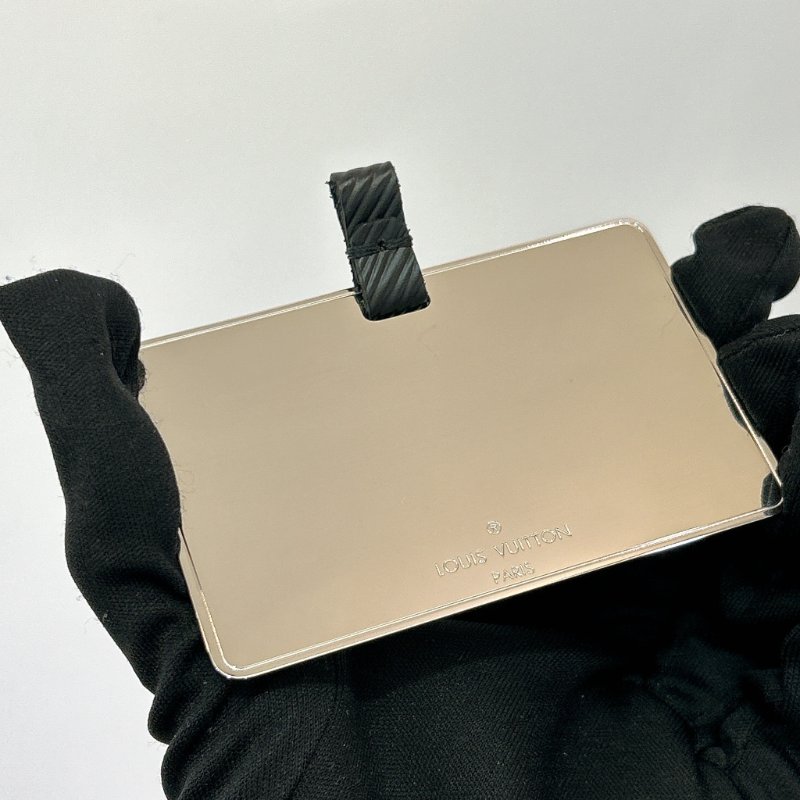 LV M21118 Twist Epi牛皮字母轉鎖鍊帶肩背包/斜背包-21