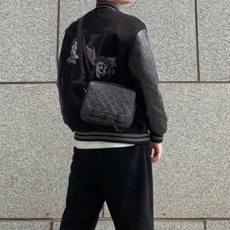 Lv Steamer牛皮郵差包(M57307)/台灣專櫃購入發票購證齊全/完整大全配-4