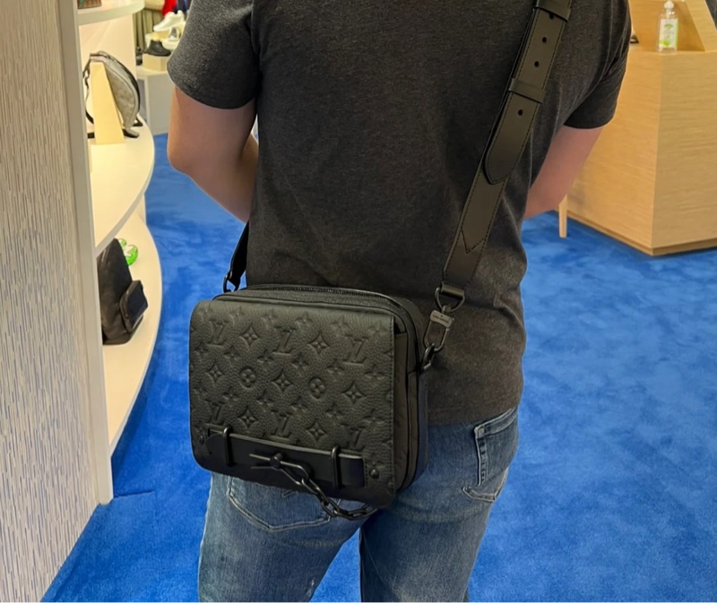 Lv Steamer牛皮郵差包(M57307)/台灣專櫃購入發票購證齊全/完整大全配-5