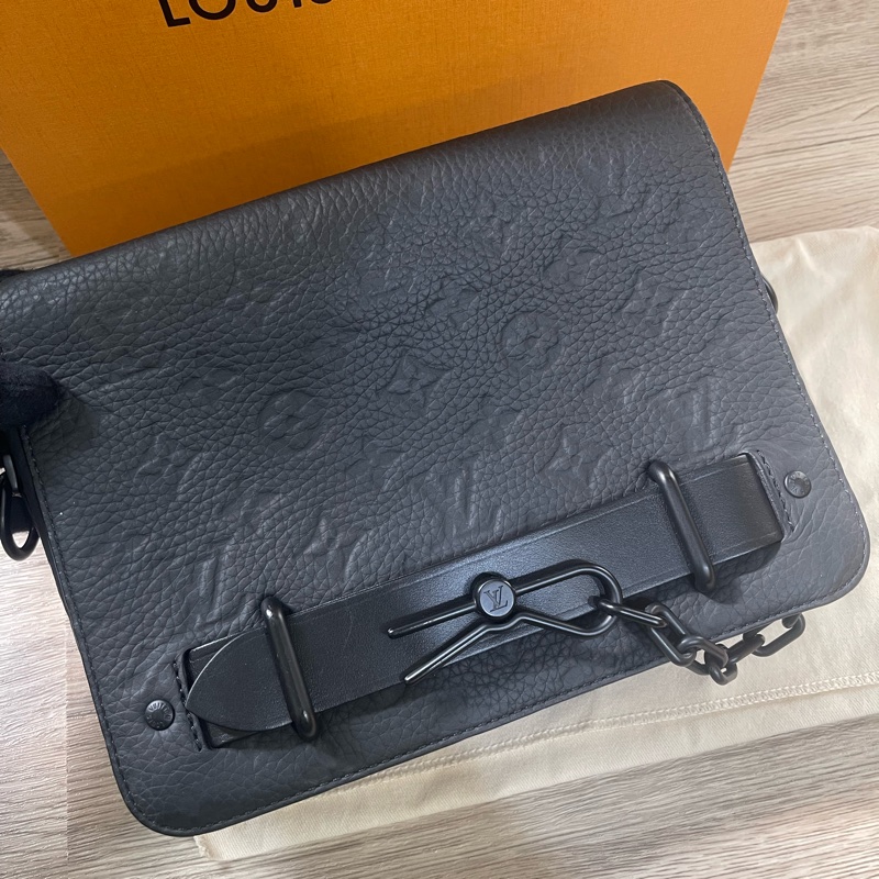 Lv Steamer牛皮郵差包(M57307)/台灣專櫃購入發票購證齊全/完整大全配-8