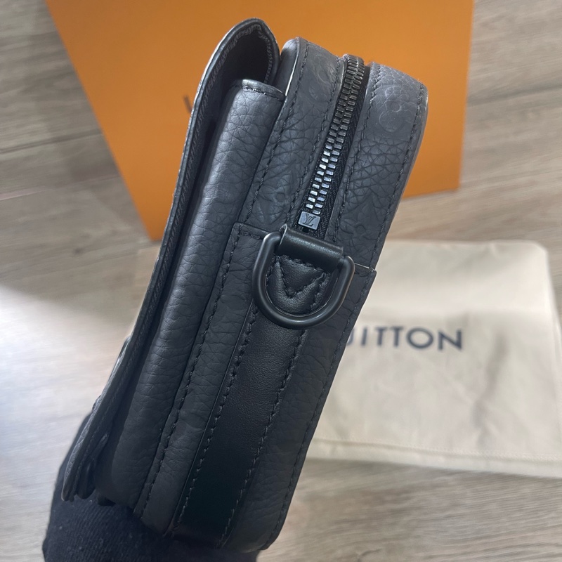 Lv Steamer牛皮郵差包(M57307)/台灣專櫃購入發票購證齊全/完整大全配-12